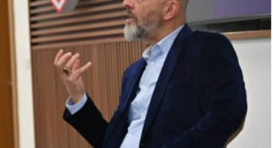 Ai që mori mantelin e dritës: Një bisedë me Eljesain a.s.