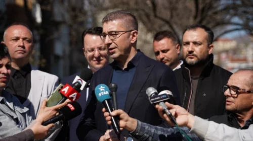 (VIDEO) Mickoski paralajmëroi uljen e çmimit të karburanteve për 2.5 denarë