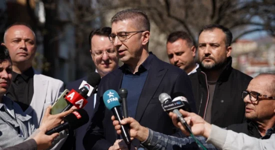 (VIDEO) Mickoski paralajmëroi uljen e çmimit të karburanteve për 2.5 denarë