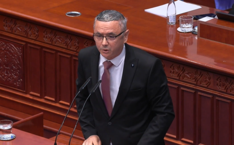(VIDEO) Deputeti Zejdi dhe kryeministri Mickoski përplasen për gjuhën shqipe