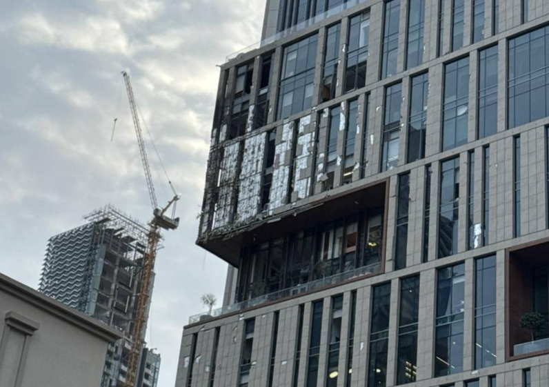 Dubai sërish në shënjestër, droni iranian godet Qendrën Ndërkombëtare Financiare