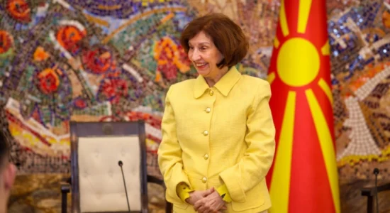 Siljanovska-Davkova: Kërkesat e fqinjëve devijojnë nga Kriteret e Kopenhagës dhe nuk janë në frymën e akteve kushtetuese të BE-së