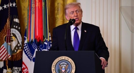 Trump pranon rritjen e çmimeve të naftës nga lufta me Iranin, premton se “çmimet do të bien”