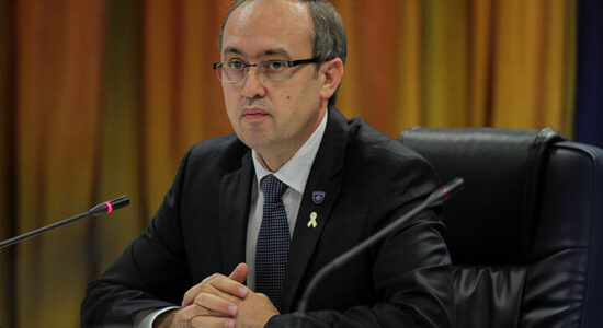 Hoti: Veprimet e Osmanit, manipulim politik për interesa personale