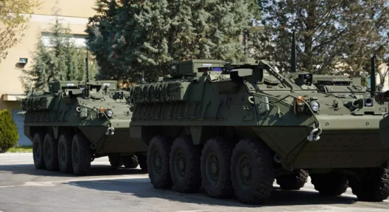 Arrijnë veturat ushtarake amerikane “Stryker” për ushtrinë e Maqedonisë së Veriut