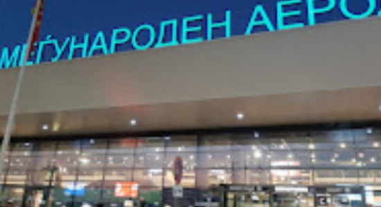 151 udhëtarë nga Dubai evakuohen, mbërrijnë në aeroportin e Shkupit