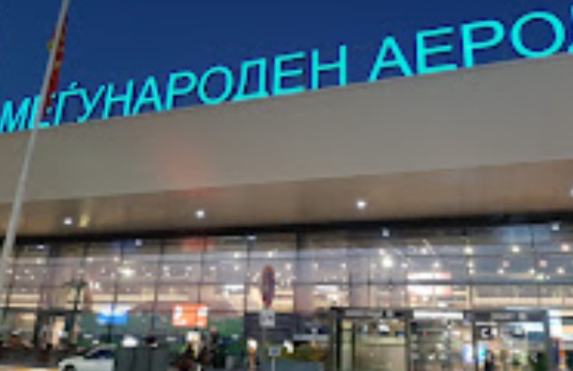 151 udhëtarë nga Dubai evakuohen, mbërrijnë në aeroportin e Shkupit