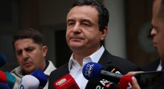 Kurti refuzon të komentojë për shpërndarjen e Kuvendit: Deklarohem nga Prishtina