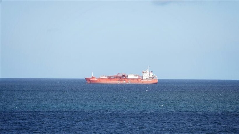 Një predhë godet një cisternë pranë Fujairah në Emiratet e Bashkuara Arabe