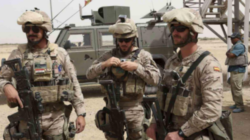 NATO pezullon përkohësisht aktivitetet stërvitore në Irak, tërheq 600 anëtarë të stafit