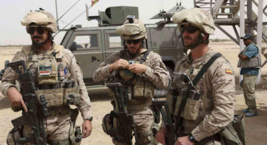 NATO pezullon përkohësisht aktivitetet stërvitore në Irak, tërheq 600 anëtarë të stafit