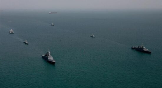 Britania pranon të lejojë SHBA-në të përdorë bazat për sulme ndaj objektivave iraniane që synojnë Ngushticën e Hormuzit