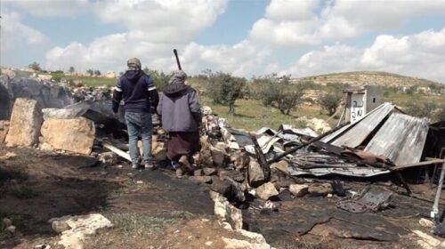 Kolonët izraelitë djegin një shtëpi palestineze mes dhunës në rritje në Bregun Perëndimor