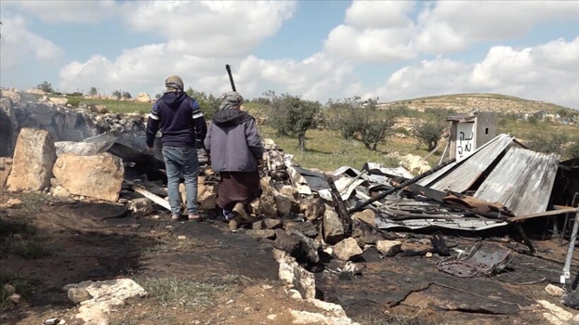 Kolonët izraelitë djegin një shtëpi palestineze mes dhunës në rritje në Bregun Perëndimor