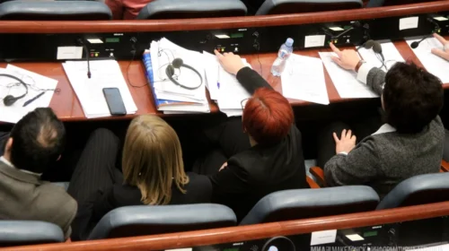 Një e treta e deputetëve në BE janë gra, në Maqedoni 37,5 për qind