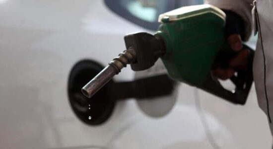 Vendet e IEA-së bien dakord të lirojnë 400 milionë fuçi nga rezervat strategjike