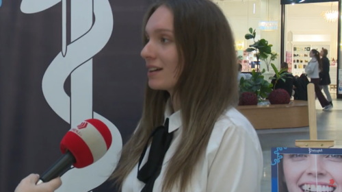 (VIDEO) Shoqata Joqeveritare “Dentosophia”, aktivitet për vetëdijesimin e qytetarëve për shëndetin e dhëmbëve