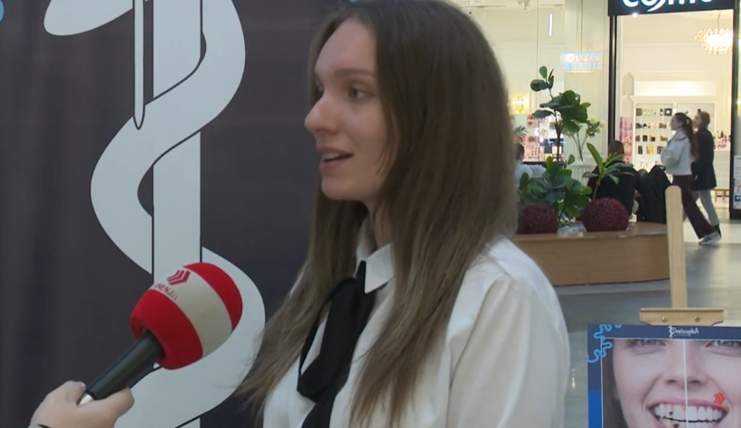 (VIDEO) Shoqata Joqeveritare “Dentosophia”, aktivitet për vetëdijesimin e qytetarëve për shëndetin e dhëmbëve