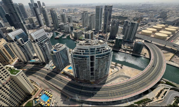 CNN: Dubai shndërrohet në një qytet fantazmë ndërsa sulmet iraniane tronditin qytetin