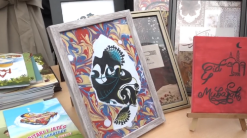 (VIDEO) Hapet ekspozita “Stringël” në sheshin para xhamisë “Murat Pasha” në Çarshi