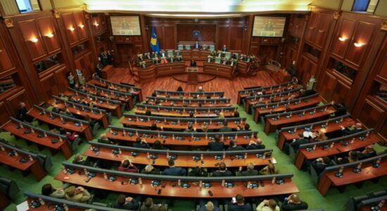 Këto janë emrat që nënshkruan kandidaturën e Fatmire Kollçakut për Presidente