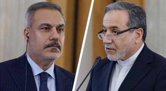 Shefi i diplomacisë turke diskuton situatën e fundit në Iran me homologun e tij iranian