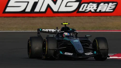 Një 19-vjeçar korr “pole position” e parë në karrierë, ndjek Russell