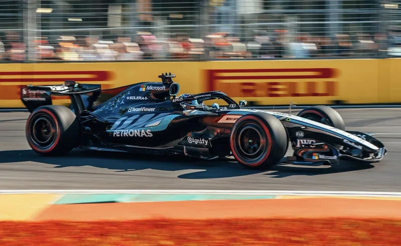 Mercedes shkëlqen në Melburn, Russell siguron “pole position”, Verstappen i 20-ti pas aksidentit