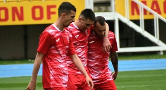 Rabotniçki fiton Sileksin, Tikveshi deklason Brerën