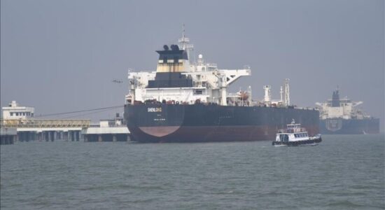 Komisioni parlamentar i Iranit miraton planin për taksat në Ngushticën e Hormuzit