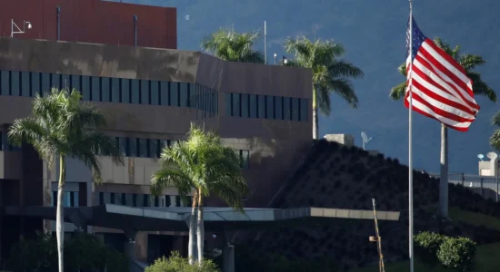 SHBA ngre flamurin në ambasadën në Venezuelë pas 7 vitesh