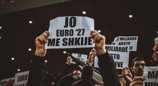 Tifozat Kuq e Zi shpërthejnë ndaj FSHF-së: Po na heshtin me vetëdije