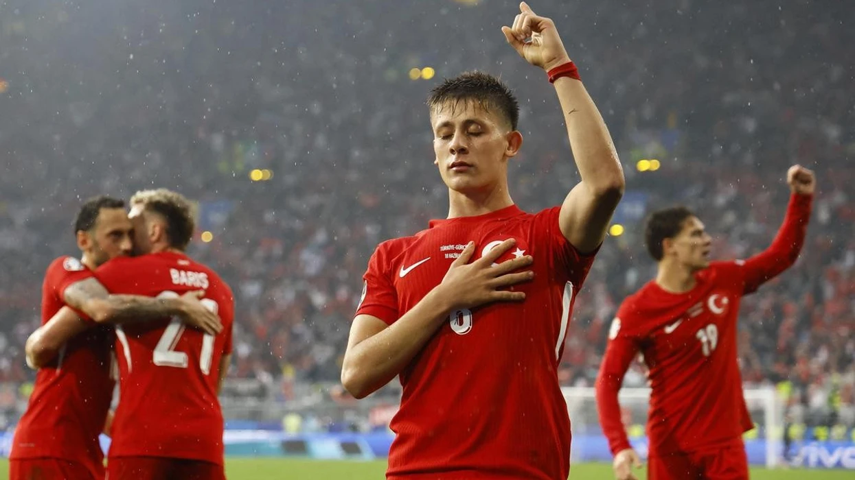 Vendos goli i Kadioglut, Turqia eliminon Rumaninë dhe kualifikohet në finalen e play-offit