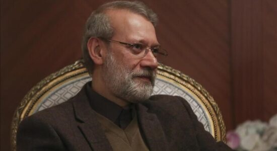 Media izraelite: Zyrtari më i lartë i sigurisë i Iranit, Ali Larijani, cak i sulmeve gjatë natës
