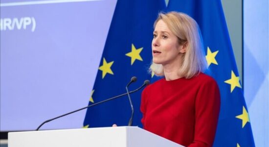 Kallas kritikon vendimin e SHBA-së për naftën ruse, kërkon sanksione më të ashpra evropiane