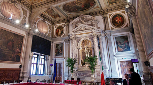 Komisioni i Venecias: Të drejtat gjuhësore duhen zbatuar, jo vetëm premtuar