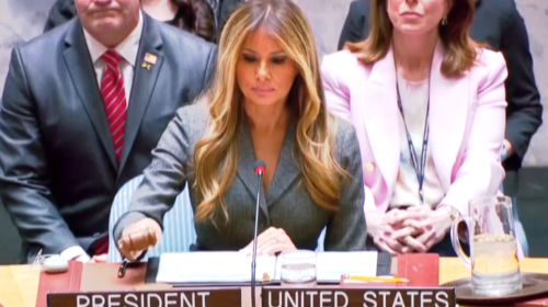 Bashkëshortja e Trumpit udhëheq seancën e OKB-së për mbrojtjen e fëmijëve, disa ditë pasi 153 fëmijë u vranë në një shkollë në Iran