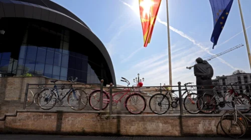 Moti me diell në mëngjes, pasdite me vranësira të ndryshueshme dhe me erë