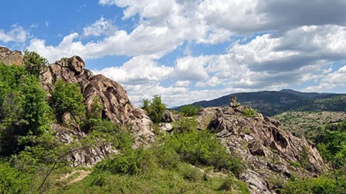 Moti do të jetë me vranësira të ndryshueshme dhe me periudha me diell