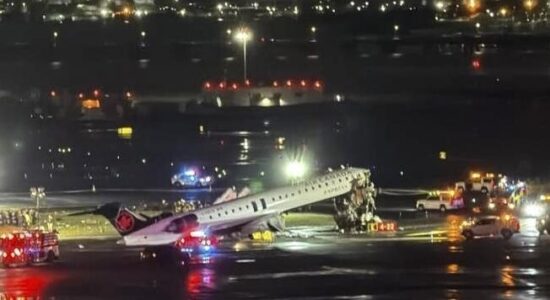 New York, mbyllet aeroporti “LaGuardia” pas përplasjes së një avioni me një kamion zjarrfikës