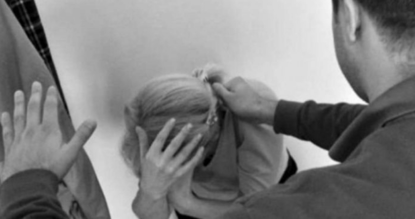 Arrestohet 23-vjeçari, dyshohet se ka rrahur nënën