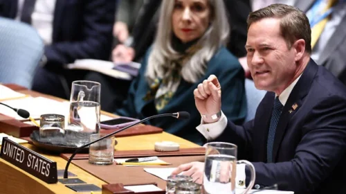 Ambasadori i OKB-së: Trump po shqyrton goditjen e qendrës së naftës në Iran