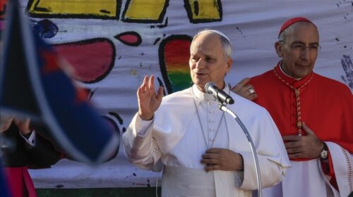 Papa: Mediat të tregojnë realitetin e luftës për të shmangur shndërrimin e saj në një “video loj