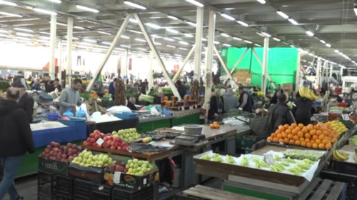 (VIDEO) Qytetarët përgatiten për Bajram, shtohet kërkesa për bakllava