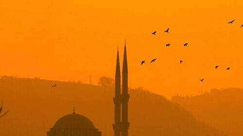 Besimtarët myslimanë sot festojnë Fitër Bajramin