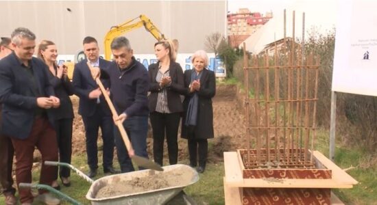 (VIDEO) Pishinë moderne për shkollën “7 Marsi” në Çair, investim rreth 1 milion euro