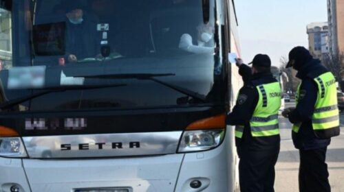 Policia shqipton 39 gjoba ndaj transportuesve publikë të udhëtarëve