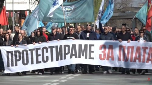 (VIDEO) Punëtorët në rrugë, kërkojnë paga më të larta dhe standard më të mirë jetese