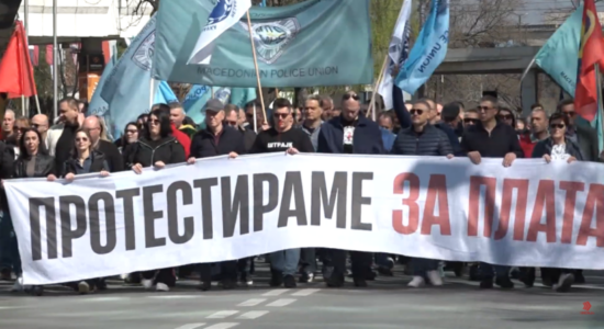 (VIDEO) Punëtorët në rrugë, kërkojnë paga më të larta dhe standard më të mirë jetese