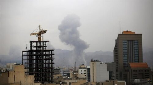 Izraeli nis “valë të gjerë” sulmesh ajrore ndaj Iranit